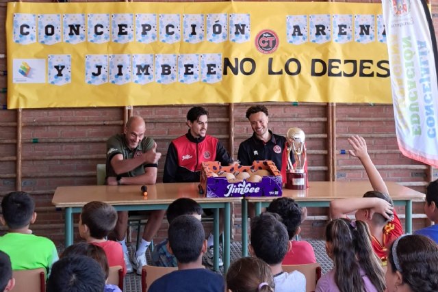 El Jimbee de fútbol sala fomenta la asistencia a clase en el colegio Concepción Arenal del Ensanche