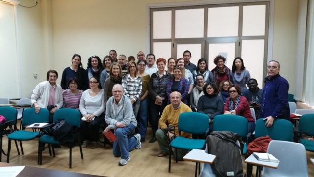 Servicios Sociales diseña el programa para conmemorar el Dia del Migrante