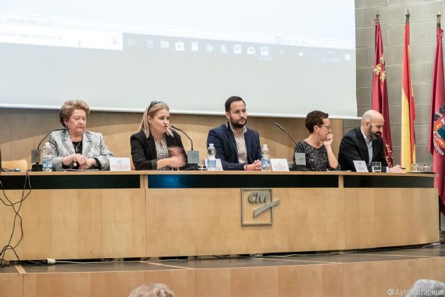 Charla a las amas de casa de Cartagena para prevenir la violencia en la familia