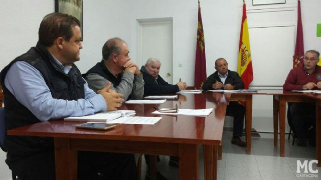 MC continúa fiscalizando los incumplimientos socialistas en La Aljorra, simbolizados en el colegio y el estanque de tormentas