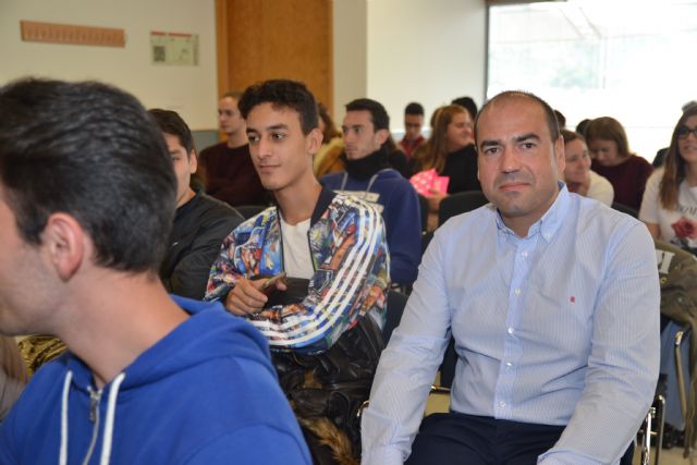 'Las universidades deben motivar a los alumnos a emprender'