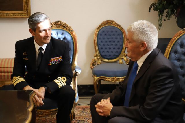 La Hospitalidad Santa Teresa presenta su labor social al Almirante de Acción Marítima en un encuentro institucional