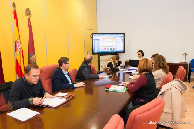 El campo de futbol de la barriada Virgen de la Caridad contara con cesped artificial