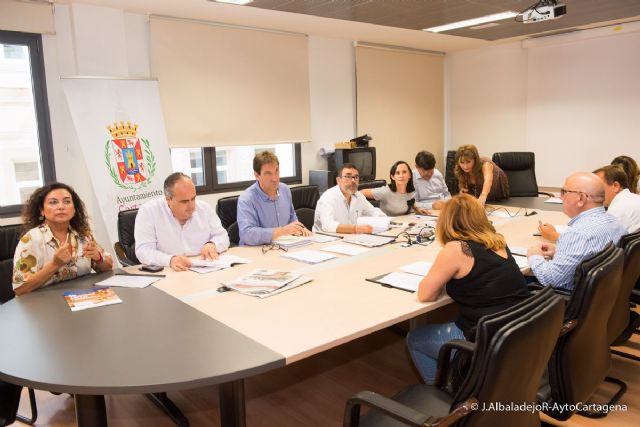 La alcaldesa inicia el proceso para analizar la viabilidad de Casco Antiguo