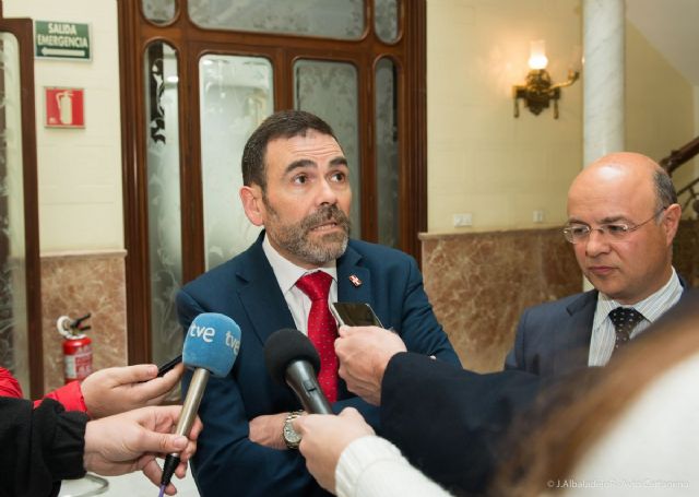 Podecasa, la Casa del Niño o los presupuestos de la Comunidad, temas tratados en la reunión de López y el consejero de Hacienda