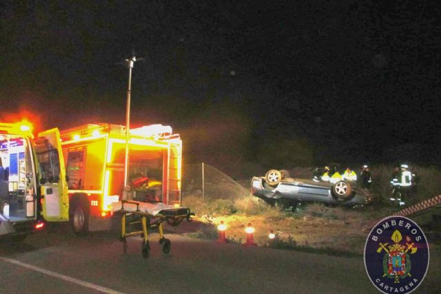 Los Bomberos de Cartagena intervienen en un accidente de tráfico entre Torreciega y el Polígono Cabezo Beaza