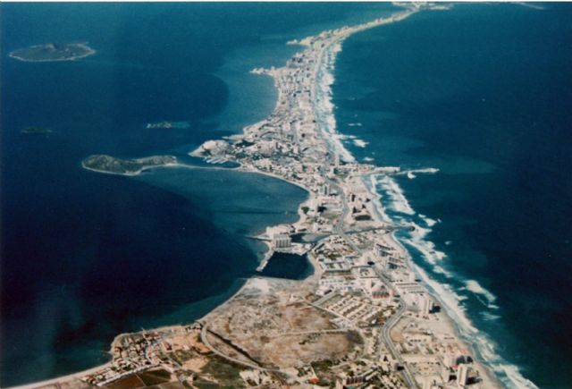 Desayuno de empresarios de Turismo en el hotel Los Delfines y visita a los clubes de buceo de Cabo de Palos