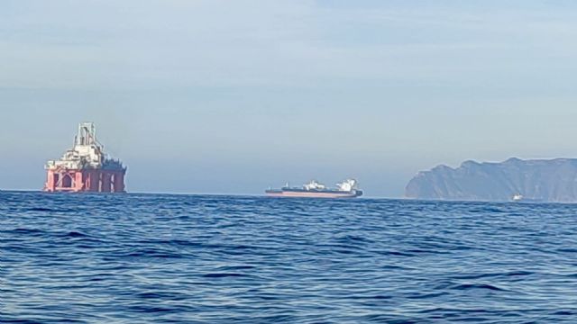 Llega a al Puerto de Cartagena para su reparación y mantenimiento la plataforma petrolífera Transocean Barents
