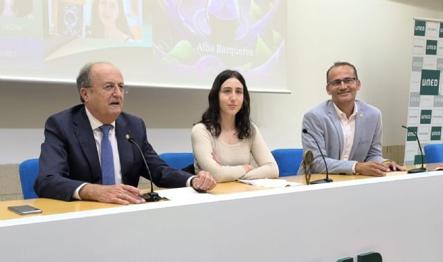 Alba Barqueros presentó su libro mostrando un viaje en el tiempo en el que la magia juega un papel clave