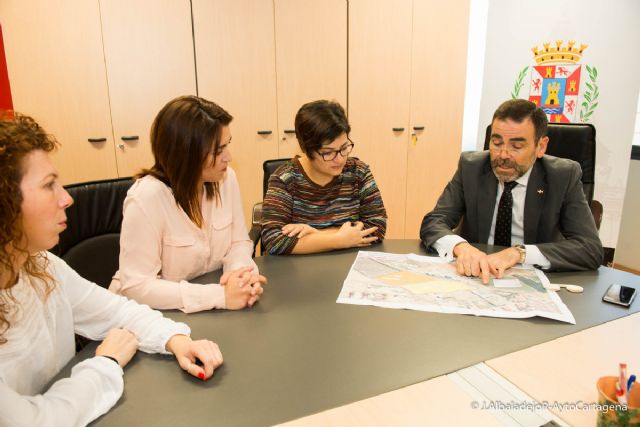 Los vecinos de La Aljorra, satisfechos con la parcela propuesta por el Ayuntamiento para el nuevo colegio