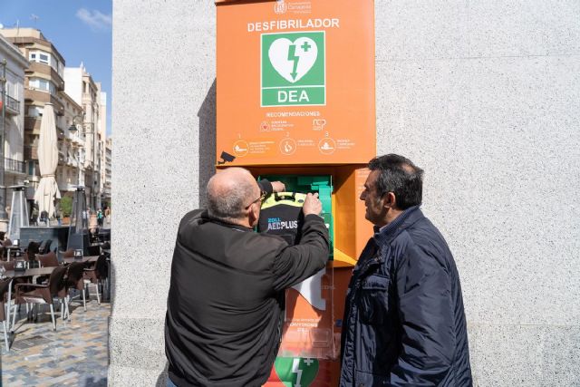 Reponen el desfibrilador de la calle Jara