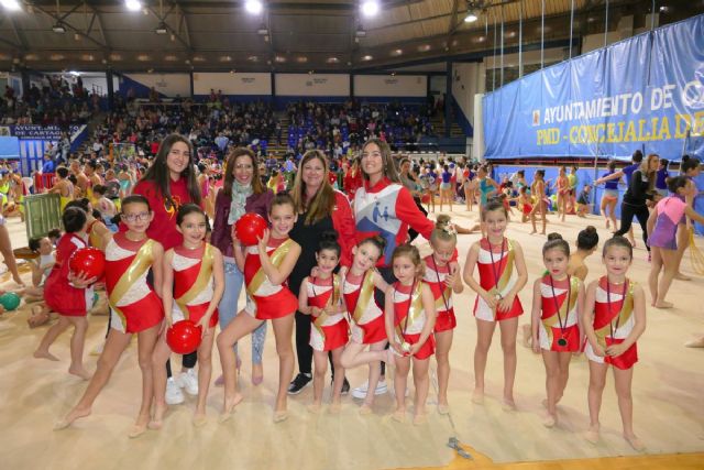 El Pabellón Municipal acogió la primera jornada de la XXXIX Competición de Gimnasia Rítmica
