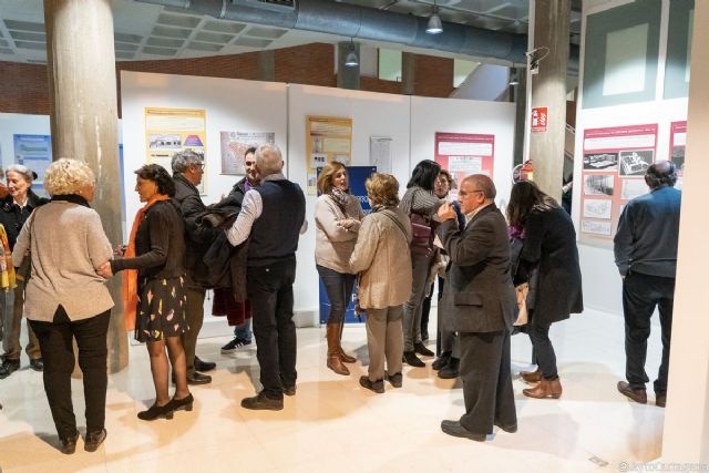 El IES Isaac Peral expone su medio siglo en el Luzzy