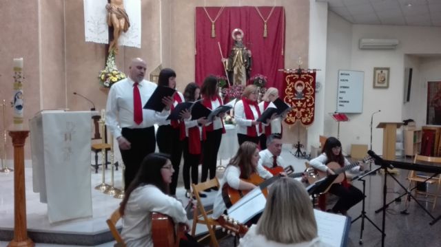 El coro parroquial de San Ginés muestra su lado más solidario
