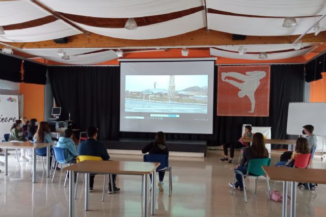 El Consejo de la Infancia repasa la Historia del Pueblo Gitano en la sesión del mes de abril