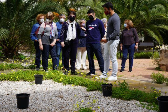 Taller intergeneracional para cultivar especies autóctonas y replantar una zona urbana