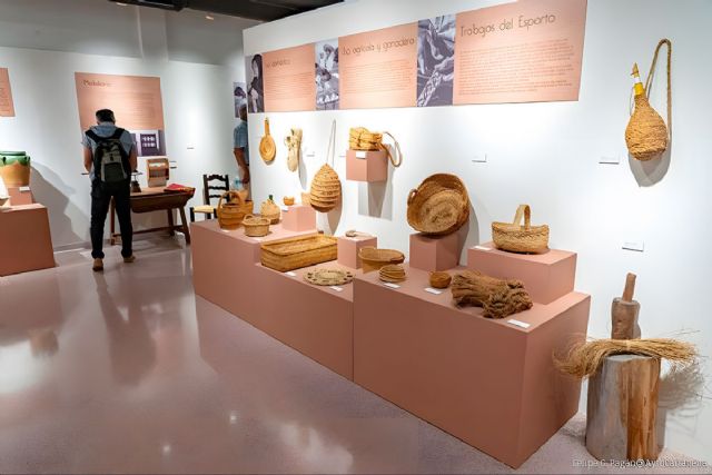 La Universidad Popular realiza una visita guiada a la zona oeste de Cartagena