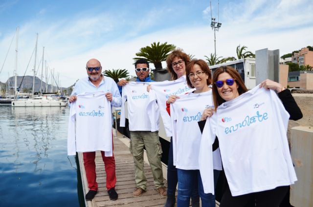 Yacht Port Cartagena estrena trofeo en la IX regata solidaria Carburo de Plata