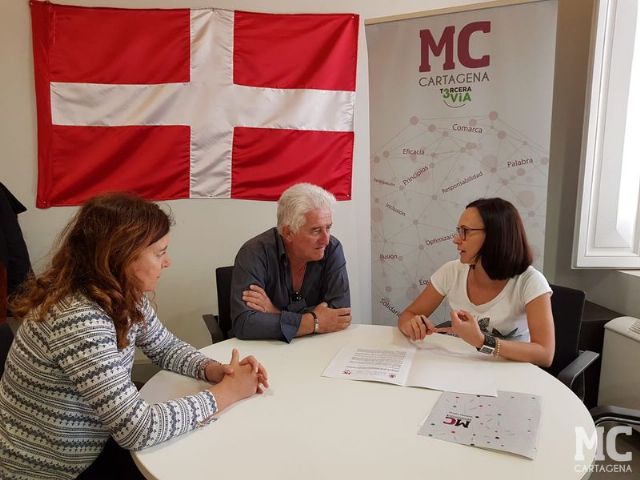 MC Cartagena explica a los trabajadores del taxi que velará por el cumplimiento de la enmienda que materialice el Plan de Viabilidad del sector