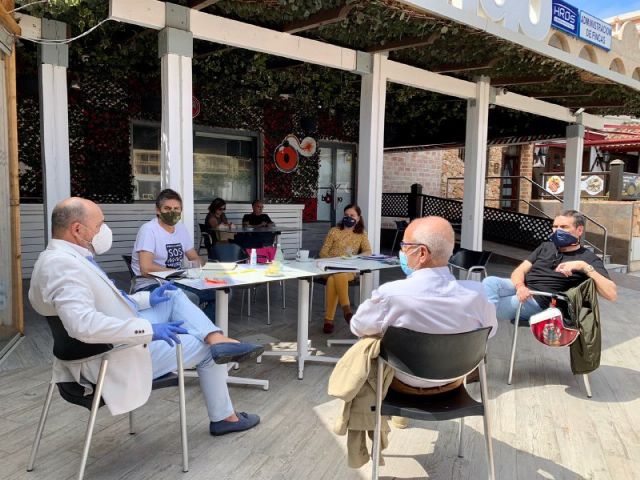 Los vecinos trasladan a MC sus quejas por la desatención de La Trinca a La Manga