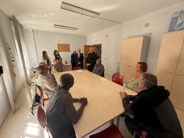 El Obispo de Cartagena visita la Hospitalidad Santa Teresa y alaba su labor con los más desfavorecidos