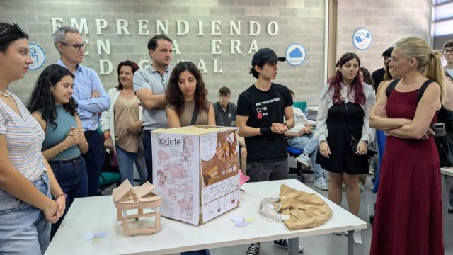 Estudiantes de Diseño Industrial y Desarrollo de Producto exponen sus proyectos para dar una nueva vida a objetos desechados
