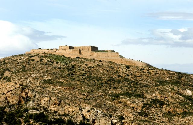 El Castillo de la Atalaya y la parcela que lo alberga ya es propiedad del Ayuntamiento
