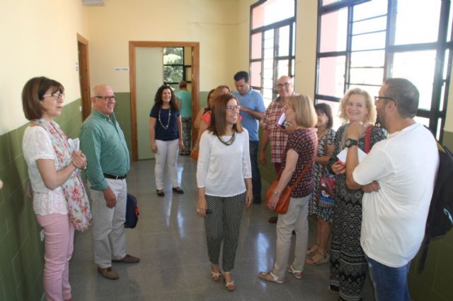 Once colectivos dan vida al antiguo colegio El Cuco