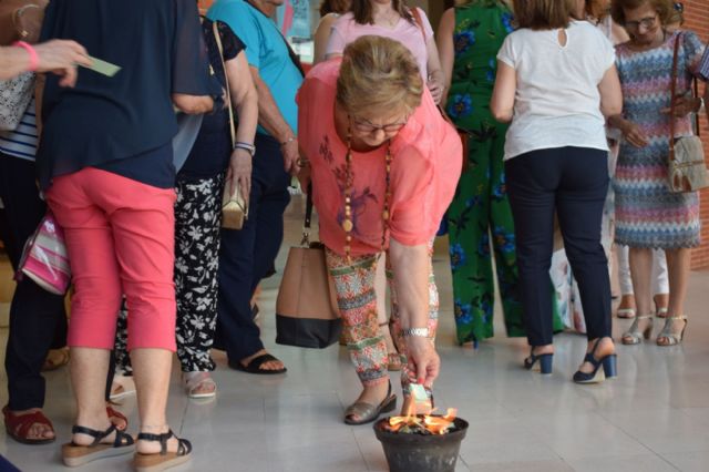 El Bazar de Letras de la Universidad Popular clausura el curso con la celebración de Verso y Fuego