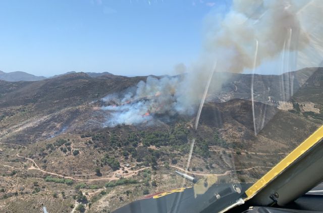 Incendio forestal en el Barranco de Orfeo de Cartagena