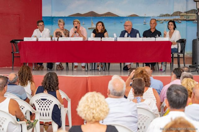 Administración y vecinos irán de la mano en la recuperación del Mar Menor y la eliminación de los lodos