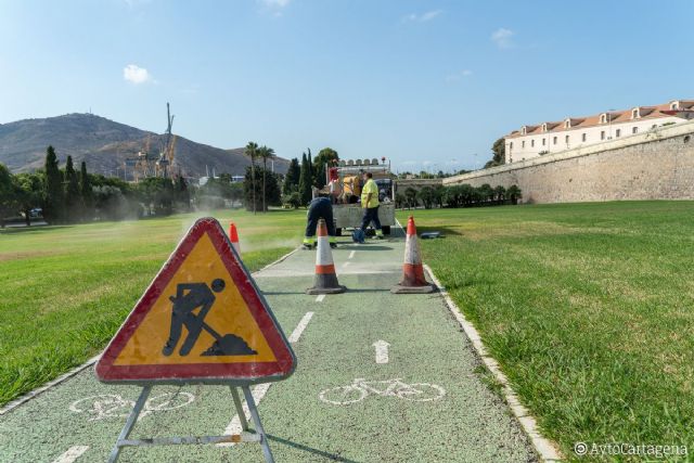Vía Pública inicia la reparación del carril bici de la Cuesta del Batel