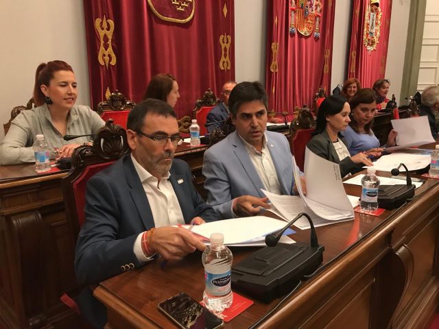 MC: Cartagena vive 'un día histórico y aberrante' con su primera alcaldesa tránsfuga