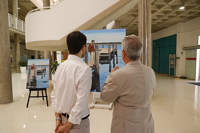 Angel Mateo Charris firma el cartel oficial del 54 Festival Internacional de Cine de Cartagena