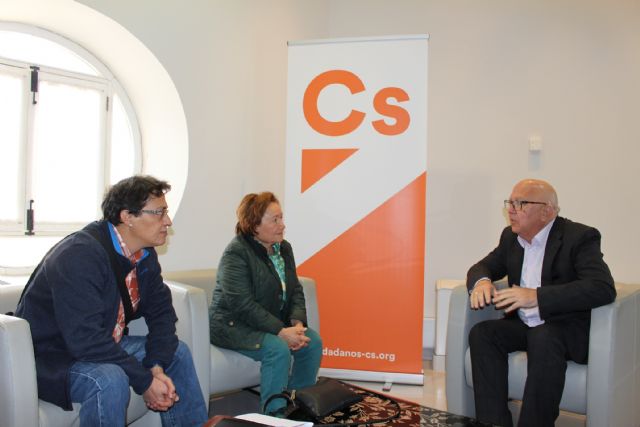 Ciudadanos recibe a la Plataforma 'La cárcel no se vende' para escuchar sus demandas y propuestas