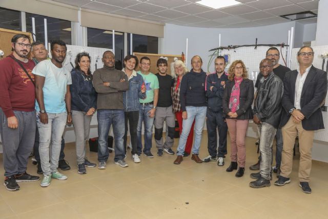 Los alumnos del curso de Montaje de Redes Eléctricas de la ADLE concluyen su formación