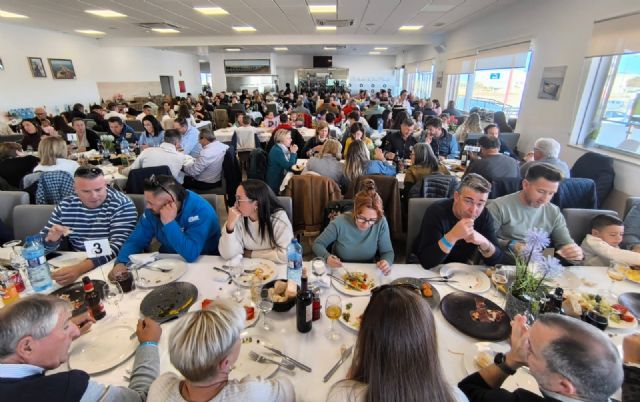Más de 150 aficionados al motociclismo homenajean al piloto Risueño por su triunfo en el Campeonato de España