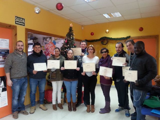 Juventud entrega a 16 alumnos sus diplomas por los cursos de informatica