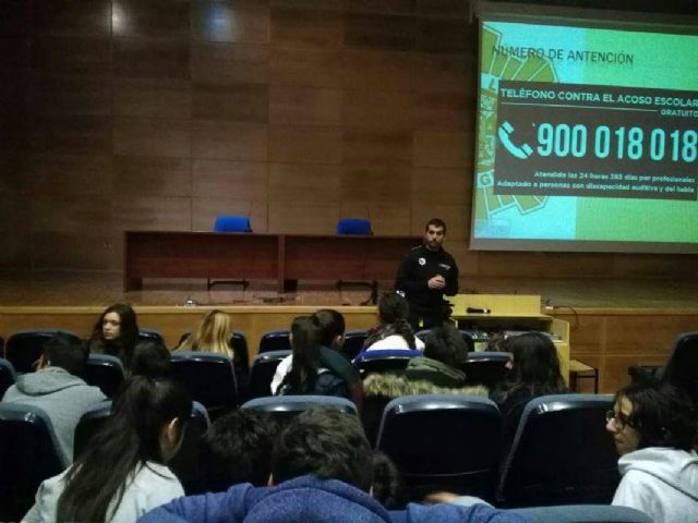 La Policia Local ofrecio una charla sobre ciberacoso y acoso escolar en el colegio San Vicente de Paul
