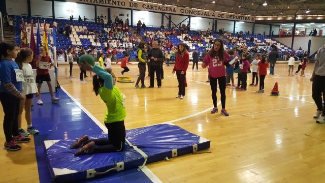 La fase Municipal de Jugando al Atletismo en su categoria alevin se disputa en el Pabellon Municipal