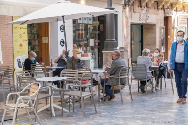 El Ayuntamiento congela la tarifa doméstica de agua y la baja un 20% a hostelería y comercios