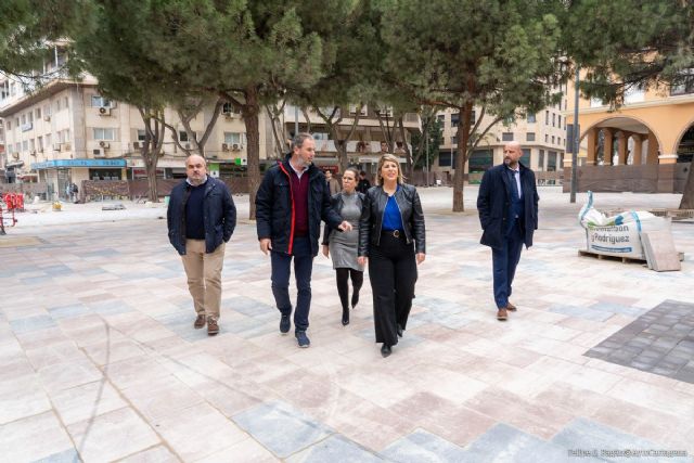El Ayuntamiento abre este viernes un tercio de la plaza Juan XXIII para facilitar el tránsito peatonal