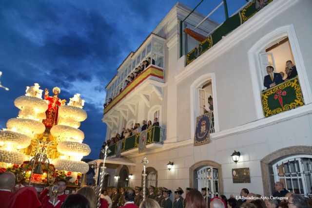 El clima más castrense acompañó a los tres apóstoles en el Martes Santo