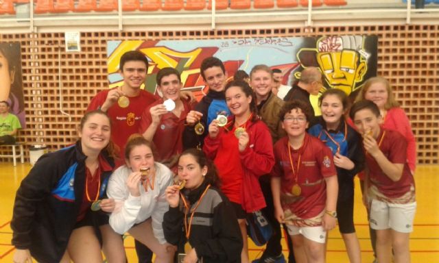 El Badminton Cartagena UPCT triunfa en el torneo Regional