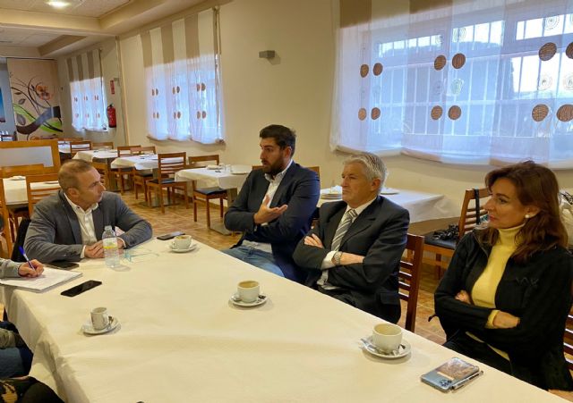 VOX se reúne con empresarios de Los Camachos y reivindica la soberanía industrial