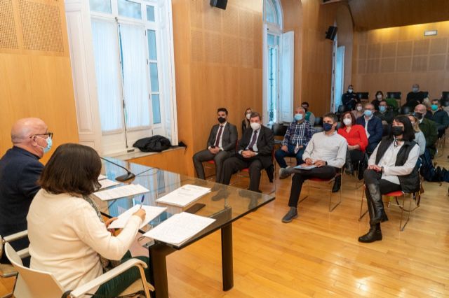 MC 'fuerza' a informar a los titulares de los puestos sobre la nueva ordenanza de Mercados municipales