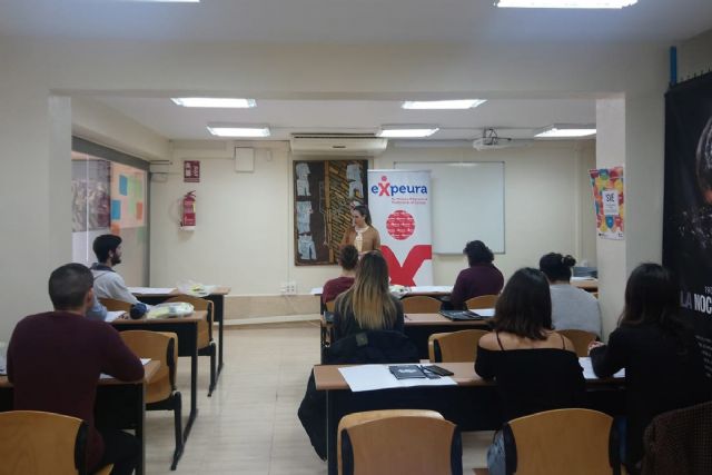 El programa Expeura prepara la elección de los diez jóvenes que viajarán a Reino Unido este verano