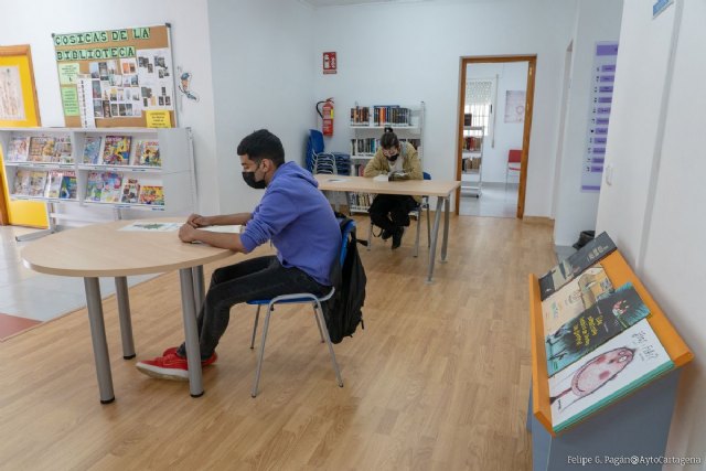 La biblioteca de La Palma se suma al Día del Libro con una sala renovada para niños y nueva cartelería de lectura fácil