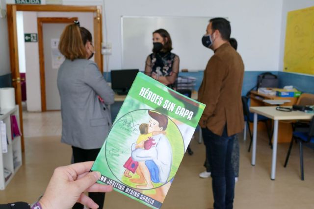 Maestros Mundi publica el cuento Héroes sin capa para financiar sus actividades socioeducativas