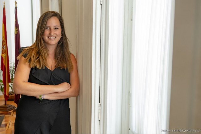 Cartagena presenta a Lola Martínez Aragón a los Premios Nacionales de Juventud